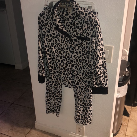 Liz Claiborne Animal Print Fleece Pajama Set - Medium - Picture 2 of 13
